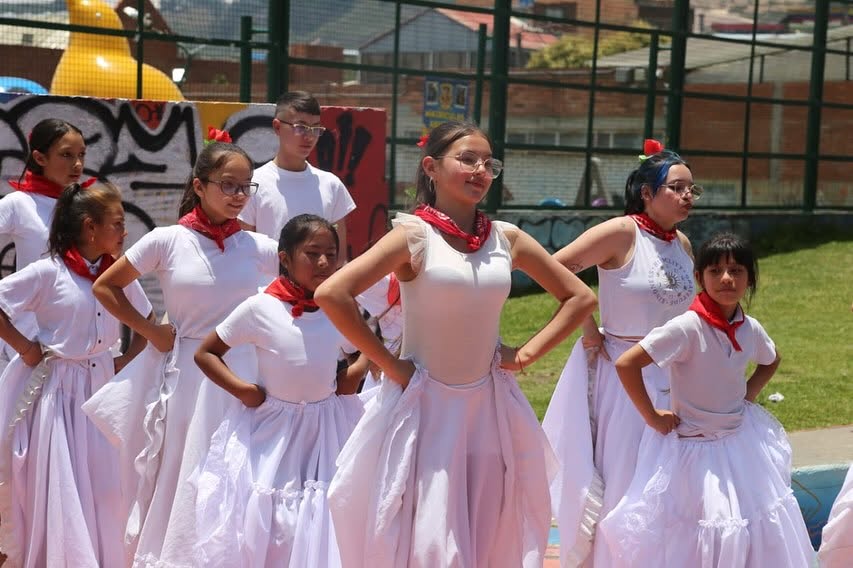 Participantes de FUNDARCED en una actividad artística