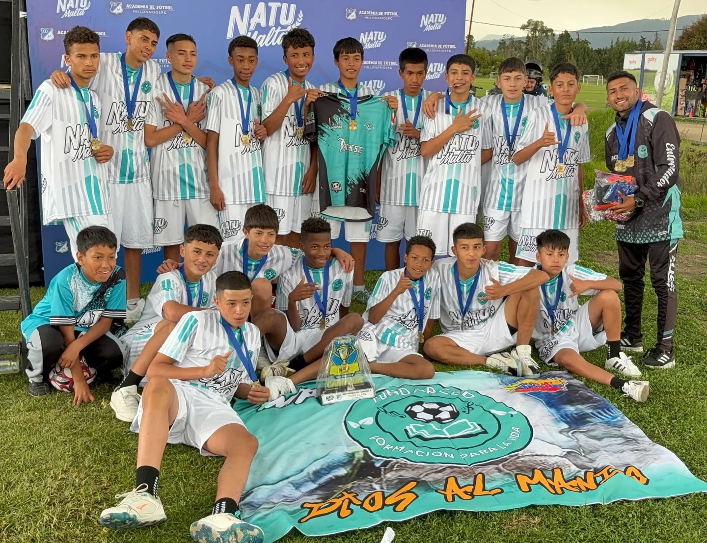 Participantes de FUNDARCED en una actividad deportiva comunitaria