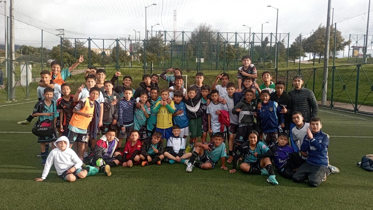 Jóvenes en una actividad deportiva de FUNDARCED