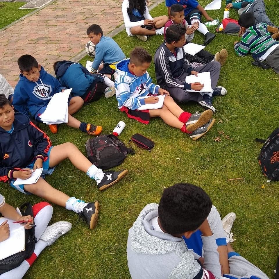Aprendizaje sobre el deporte y comportamientos en la cancha